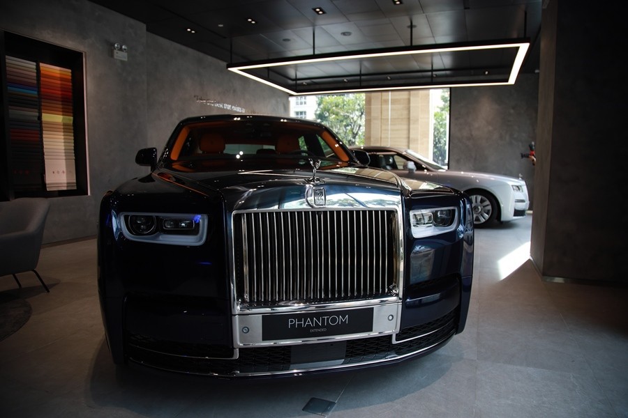 Đi siêu xe RollsRoyce Phantom Vũ Khắc Tiệp ký kết hợp tác mở 150 showroom  Venus Secret